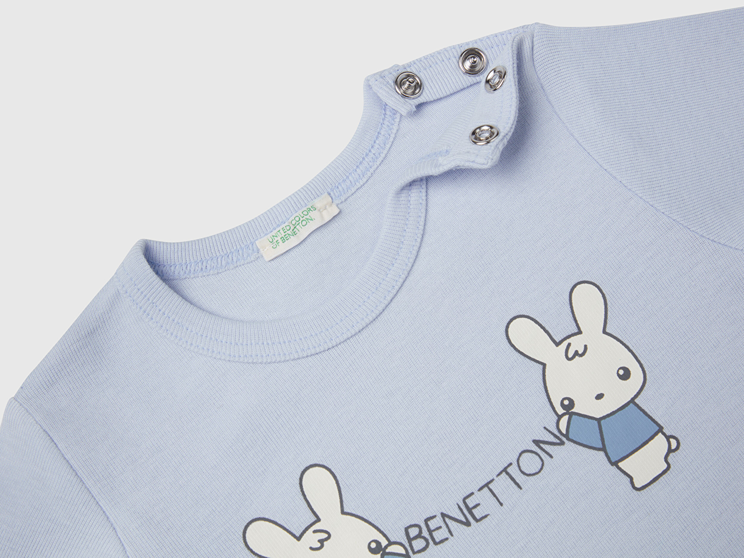 Benetton Bebek Toz Mavi Logo Baskılı Omzu Çıtçıt Düğmeli Uzun Kollu T-Shirt