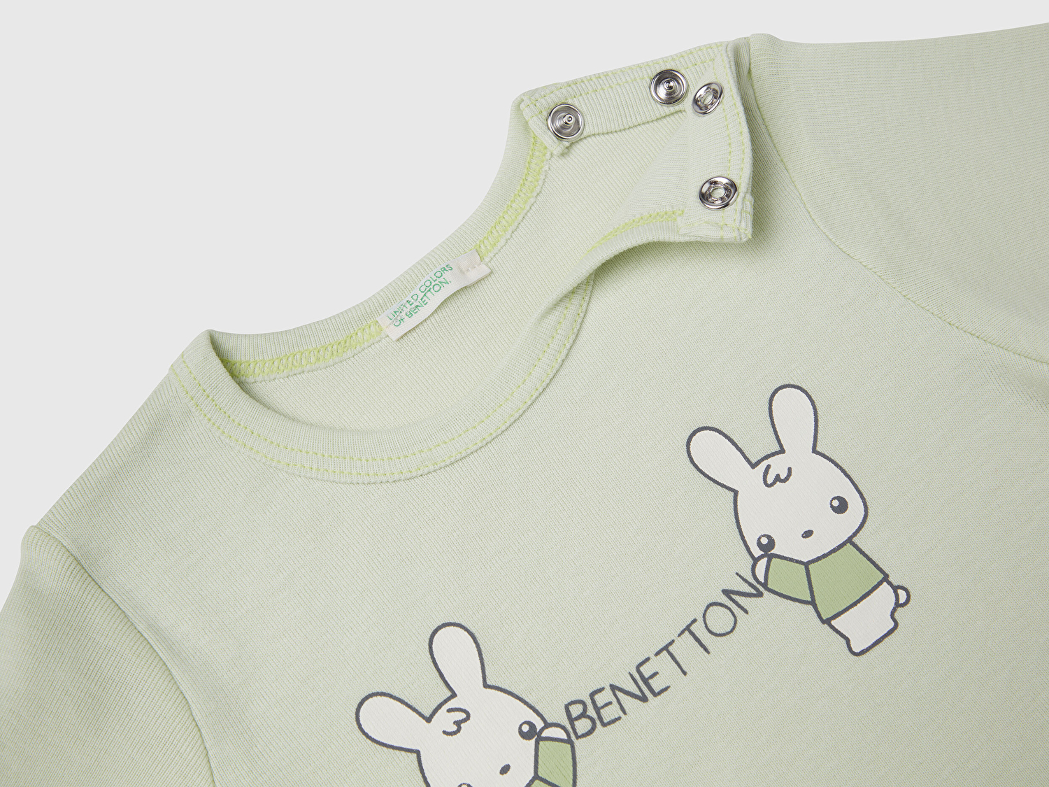 Benetton Bebek Su Yeşili Logo Baskılı Omzu Çıtçıt Düğmeli Uzun Kollu T-Shirt