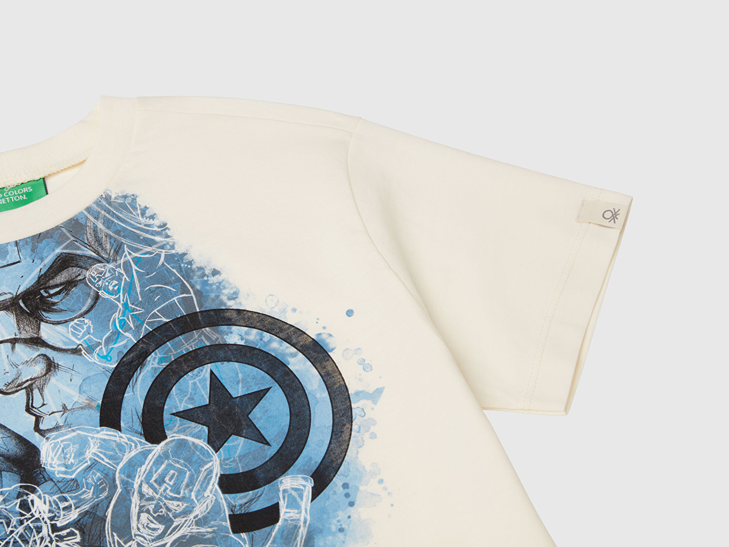 Benetton Erkek Çocuk Ekru Marvel Kahraman Baskılı Logo Etiketli T-Shirt
