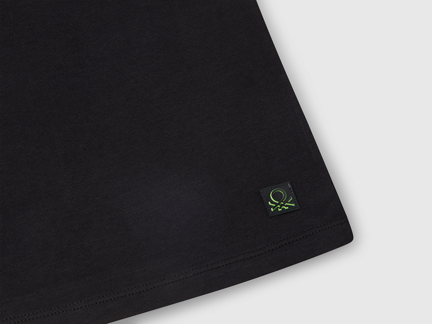 Benetton Erkek Çocuk Siyah Baskılı Arkası Logo Etiketli T-Shirt