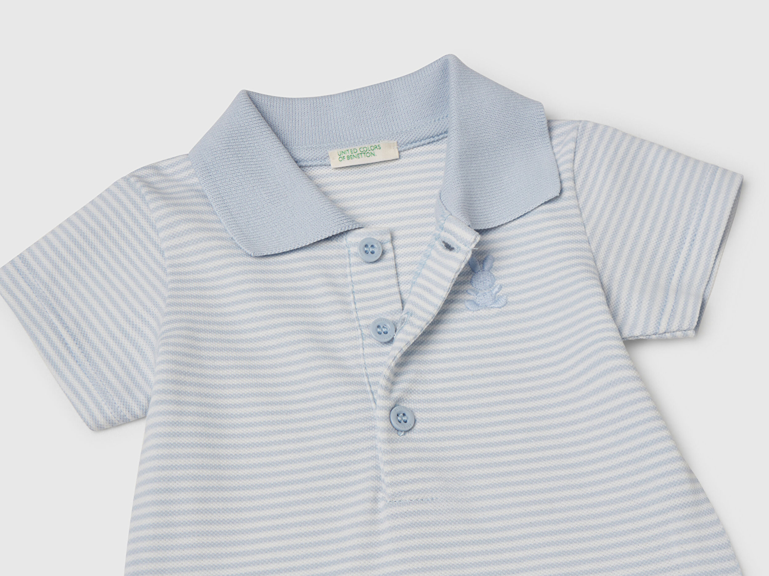 Benetton Bebek Toz Mavi Tavşan İşlemeli Düğme Detaylı Polo Yaka Body