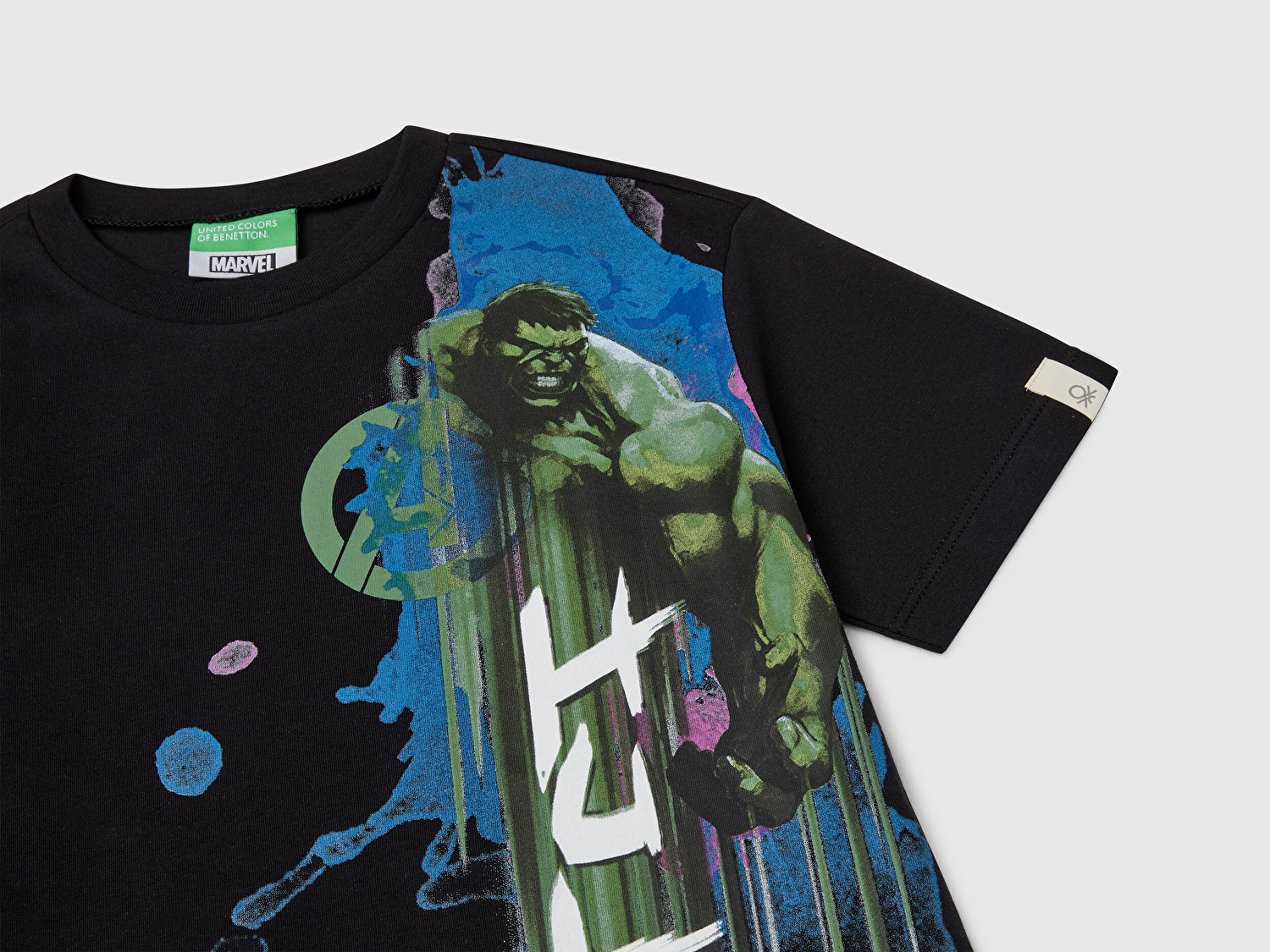 Benetton Erkek Çocuk Siyah Marvel Kahraman Baskılı Logo Etiketli T-Shirt
