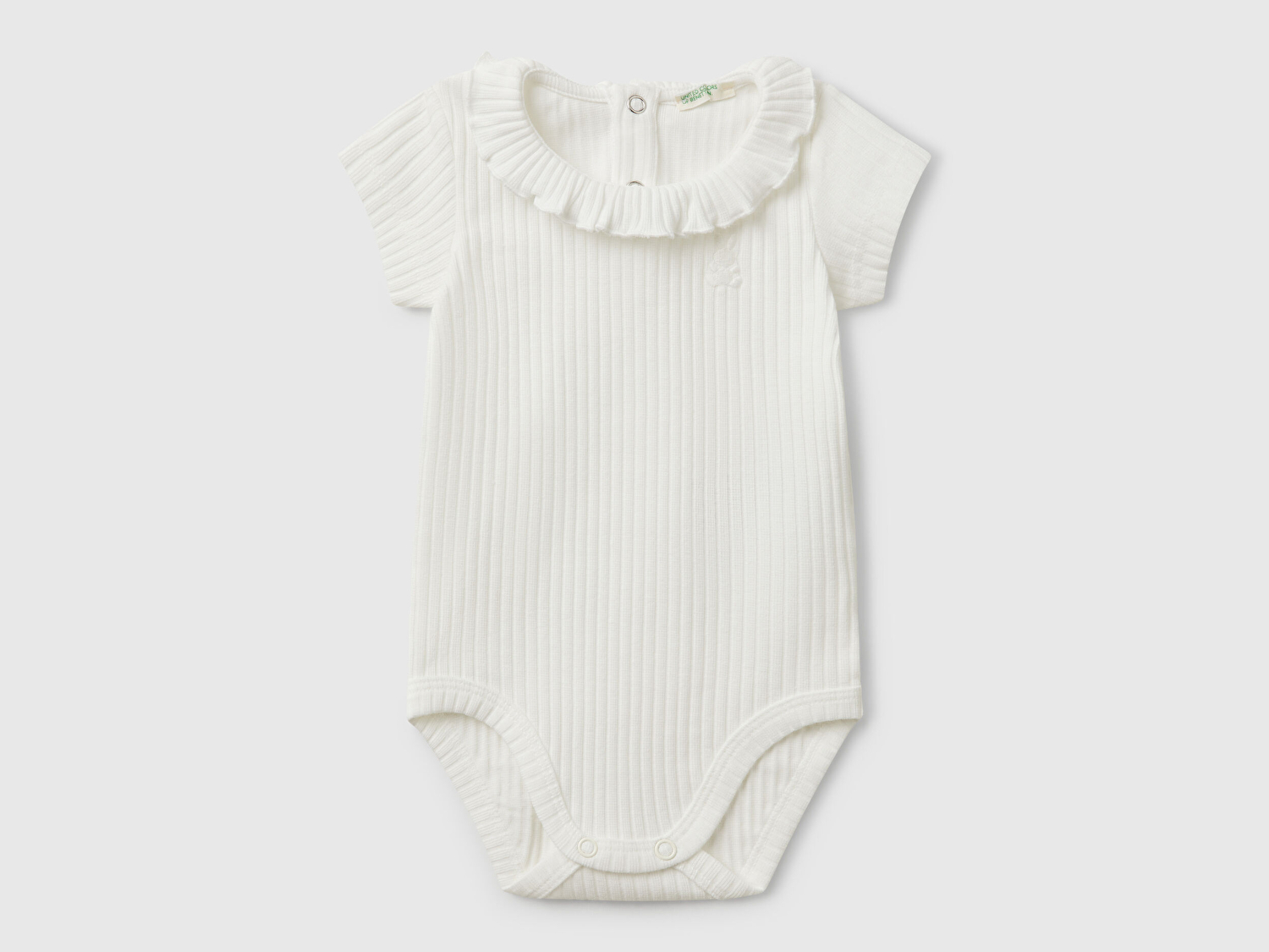 Benetton Bebek Beyaz Tavşan İşlemeli Yakası Fırfırlı Kısa Kollu Çıtçıtlı Body