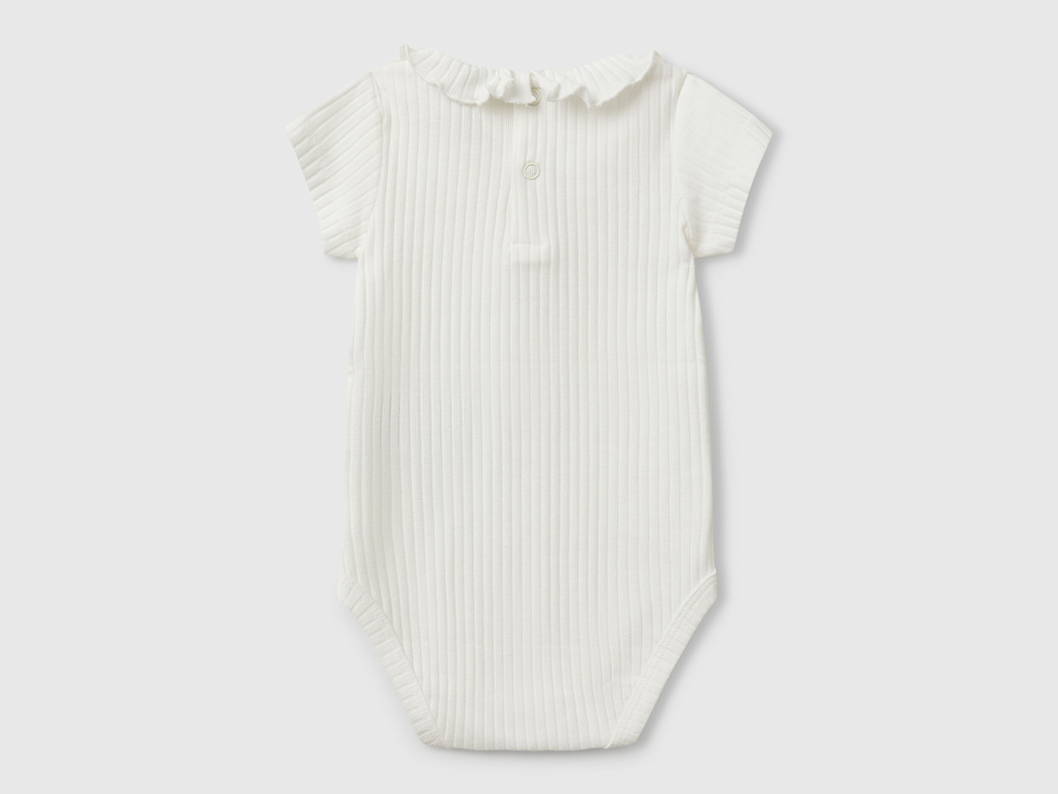 Benetton Bebek Beyaz Tavşan İşlemeli Yakası Fırfırlı Kısa Kollu Çıtçıtlı Body