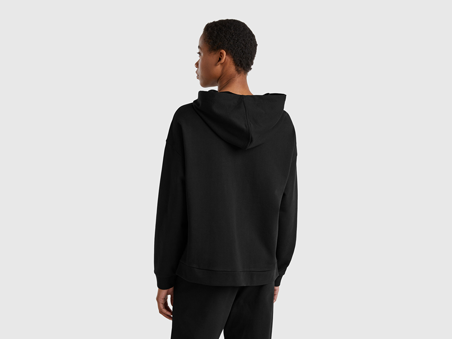 Benetton Kadın Siyah Logo Baskı Detaylı Kapüşonlu Relax Fit Sweatshirt