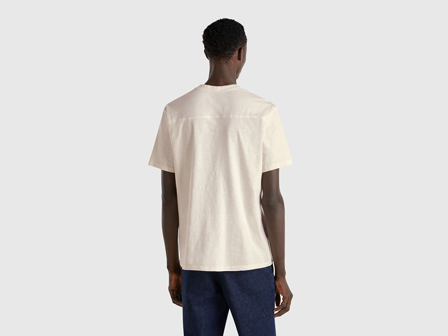 Benetton Erkek Bej-Yeşil %100 Pamuk Yıpranmış Efektli Önü Baskılı Relax Fit T-Shirt