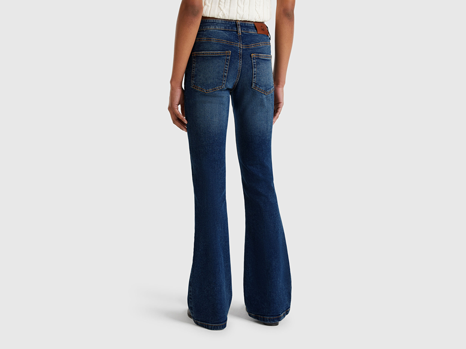 Benetton Kadın Koyu Mavi Streç Pamuklu Cepli Normal Bel İspanyol Paça Denim Pantolon