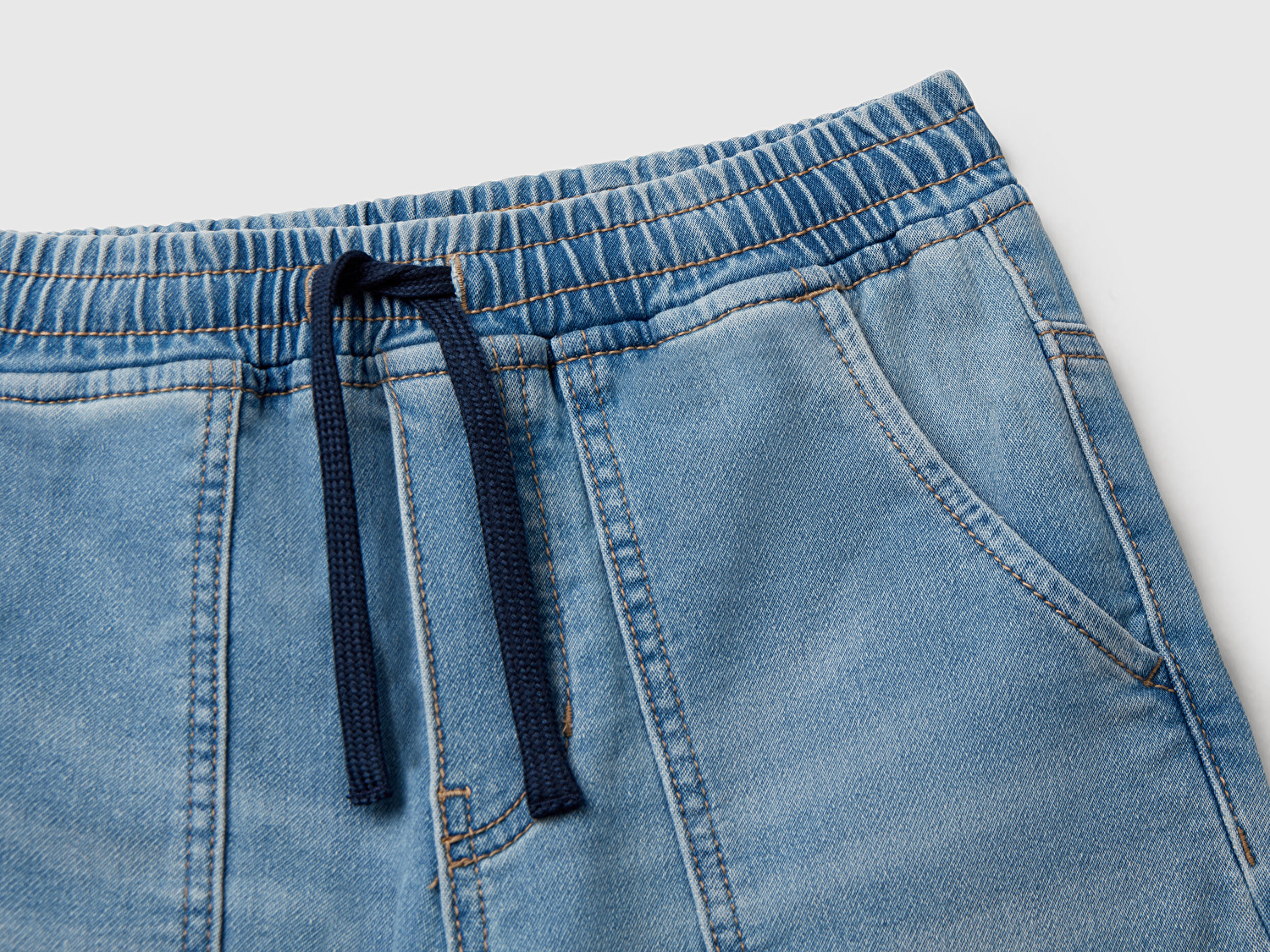 Benetton Erkek Çocuk Açık Denim Logo Detaylı Büzgü İpli Denim Jogger Pantolon