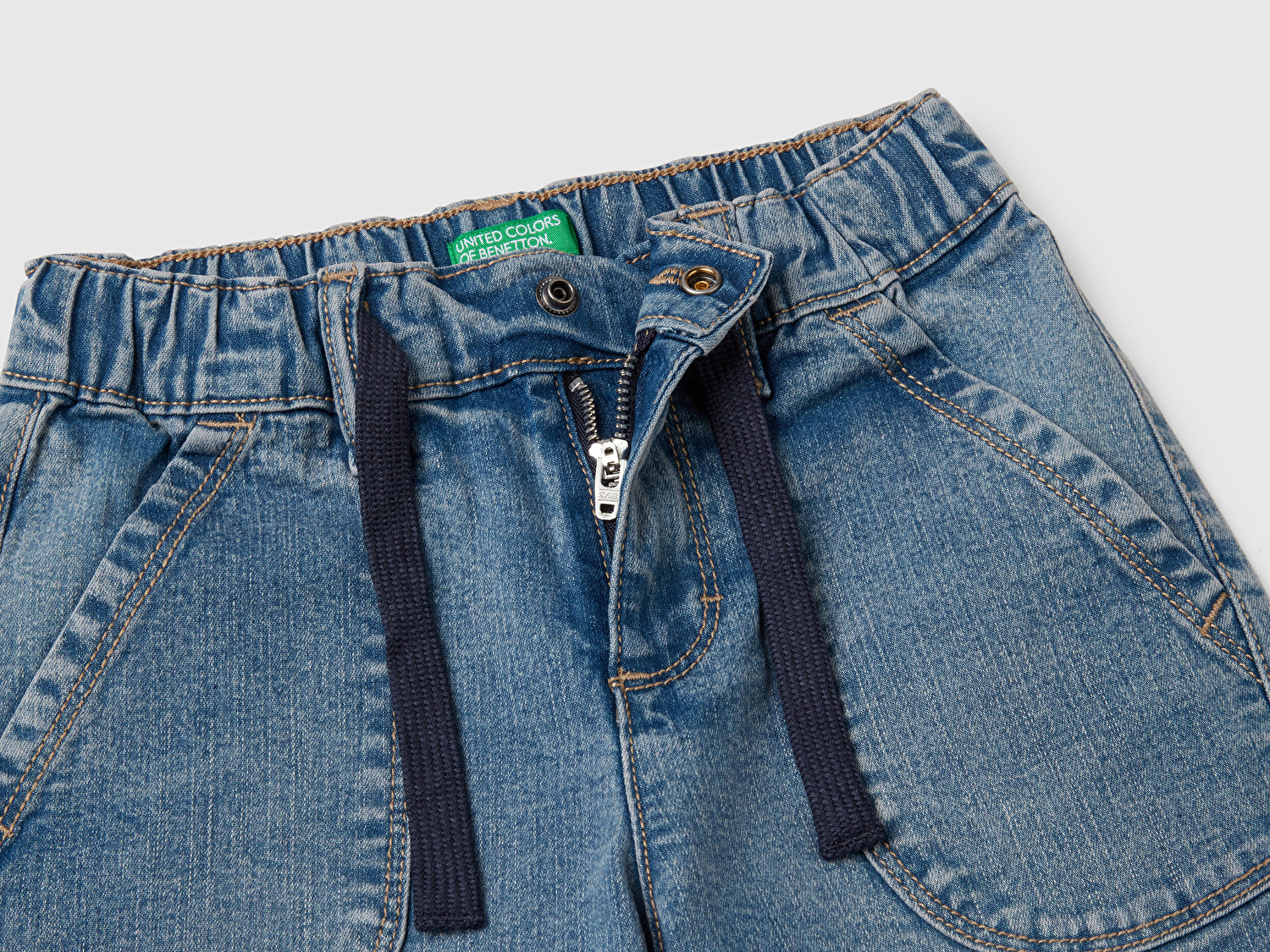 Benetton Erkek Bebek Açık Denim Beli Büzgü İpli Yama Cepli Denim Havuç Pantolon