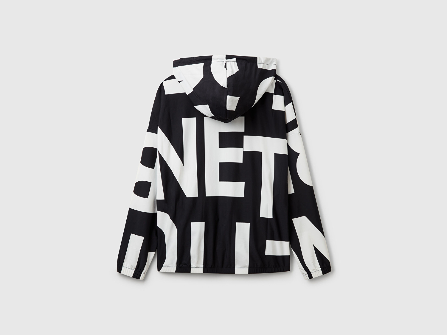 Benetton Kadın Siyah Yazı Desenli Önü Fermuarlı İp Detaylı Kapüşonlu Sweatshirt