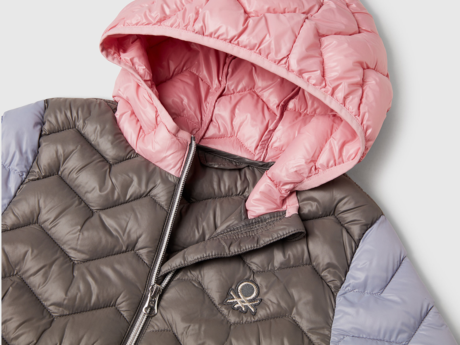 Benetton Kız Çocuk Gri Mix Simli Logo Detaylı Kapüşonlu Mevsimlik İnce Mont