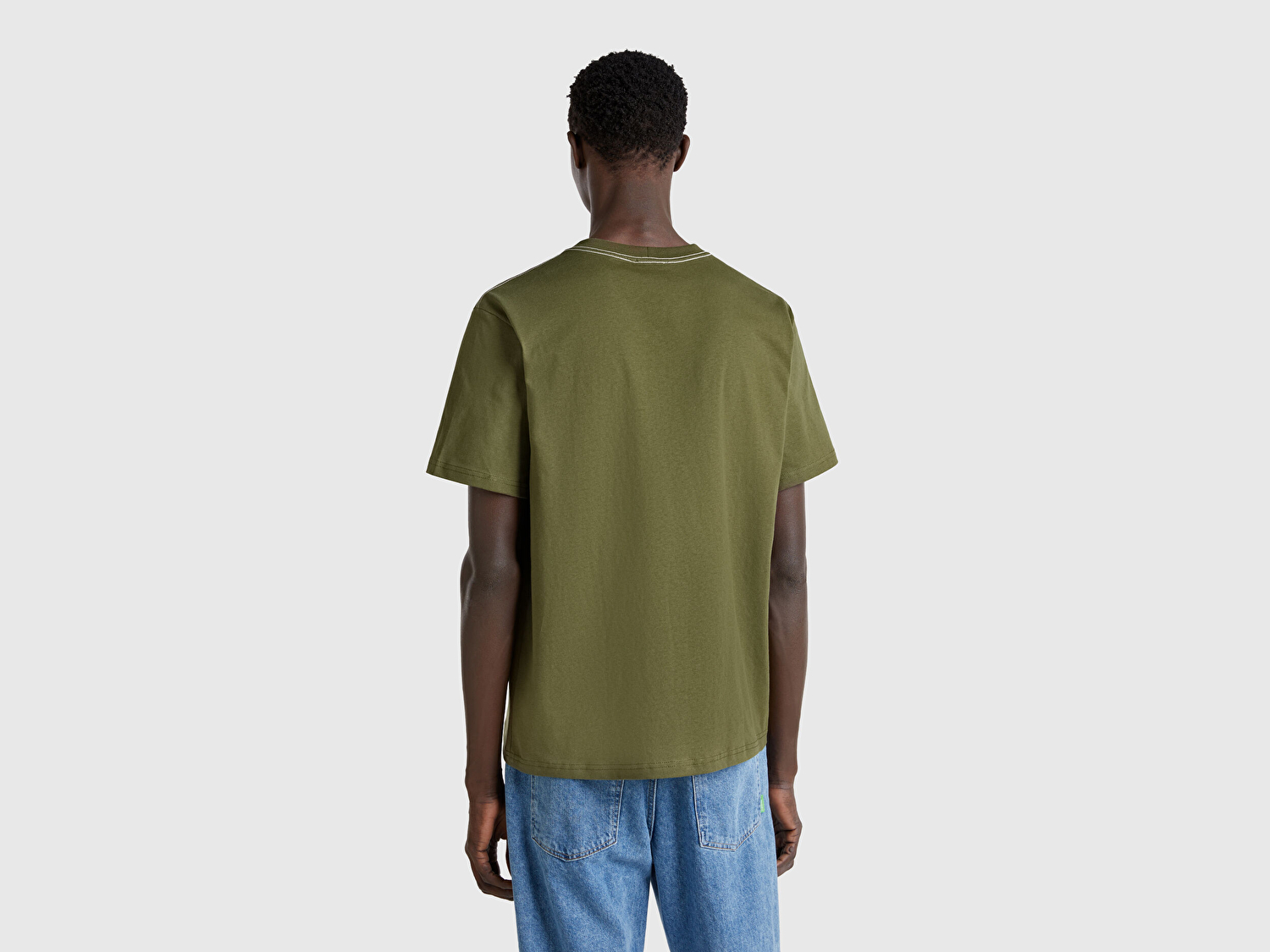 Benetton Erkek Haki %100 Pamuk Sol Önü Baskılı Relax Fit Bisiklet Yaka T-Shirt