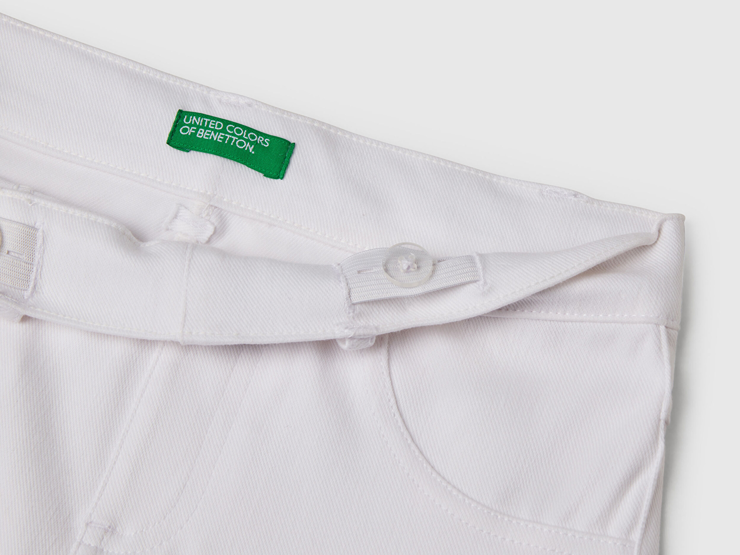 Benetton Kız Çocuk Beyaz Streç Kumaş Logo İşlemeli Kloş Pantolon