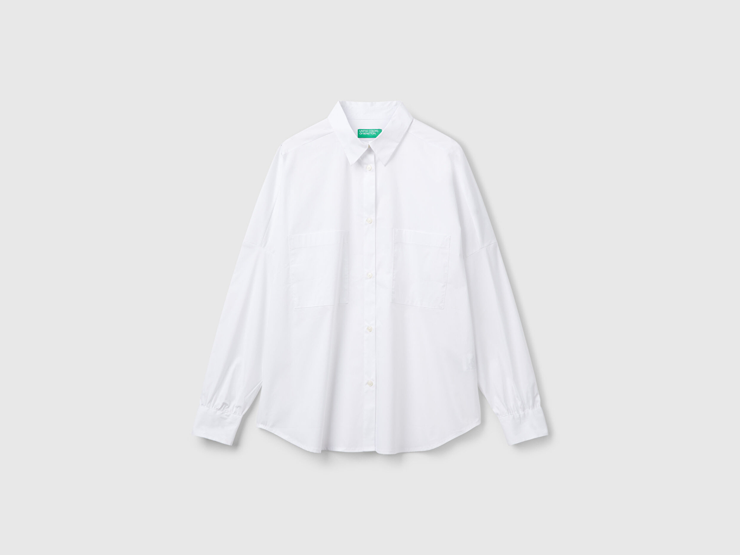 Benetton Kadın Beyaz Pamuk Karışımlı Kolu Büzgülü Düşük Omuzlu Oversize Gömlek