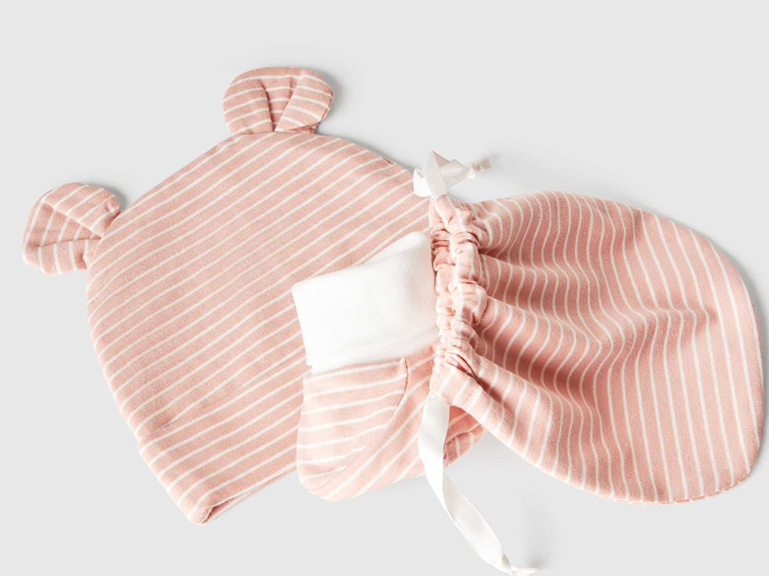 Benetton Bebek Pembe Kulak Aplikeli Şapka ve Patik Çantalı Takım