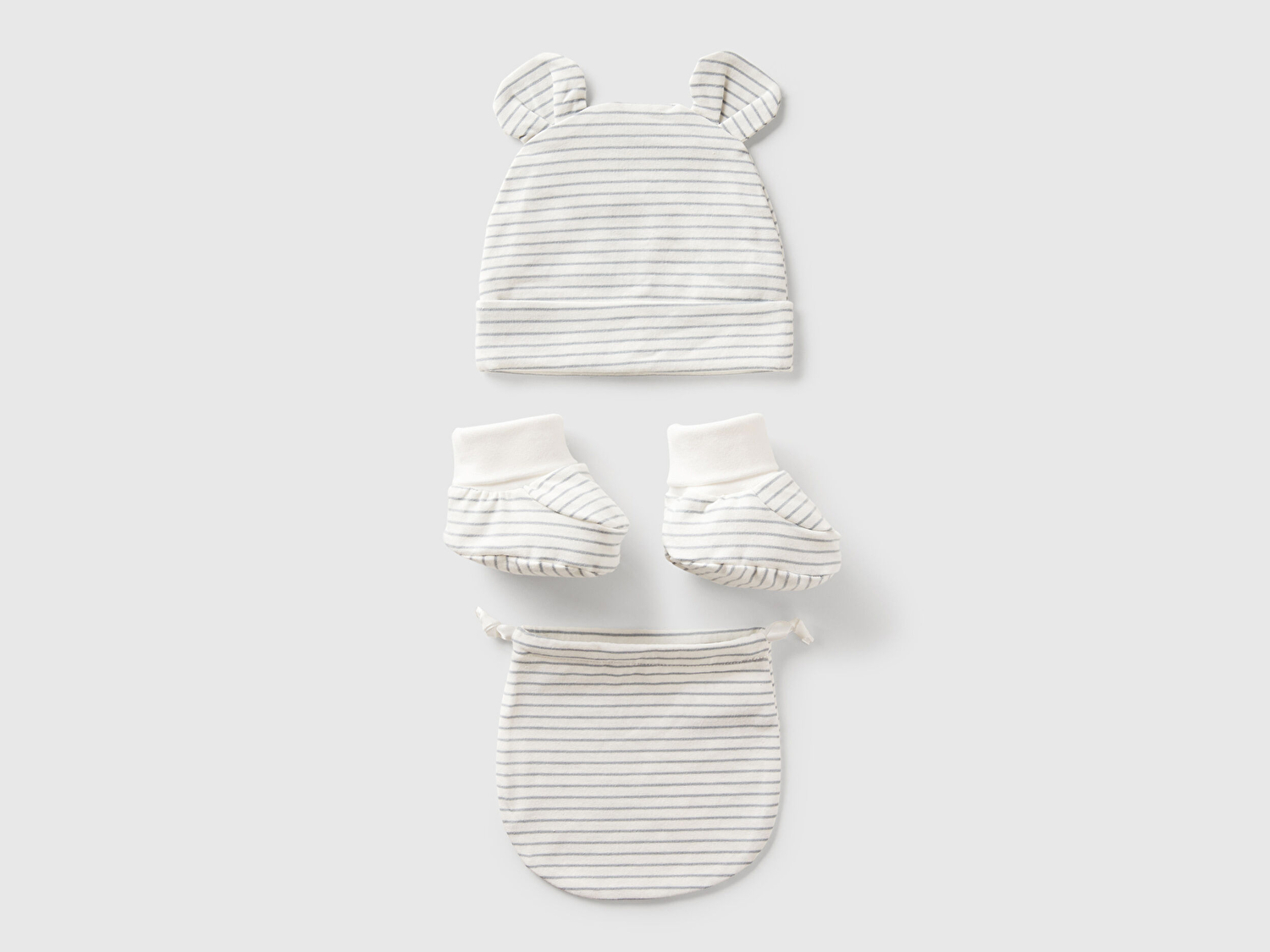 Benetton Bebek Beyaz Kulak Aplikeli Şapka ve Patik Çantalı Takım