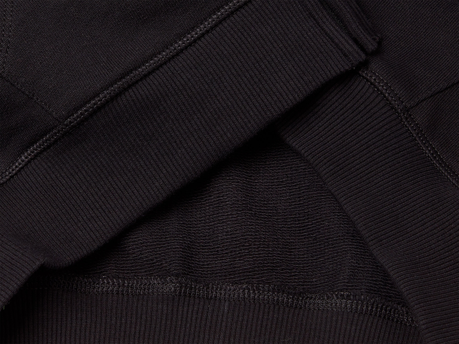 Benetton Erkek Çocuk Siyah Kolları Baskı Şerit Detaylı Fermuarlı Kapüşonlu Sweatshirt