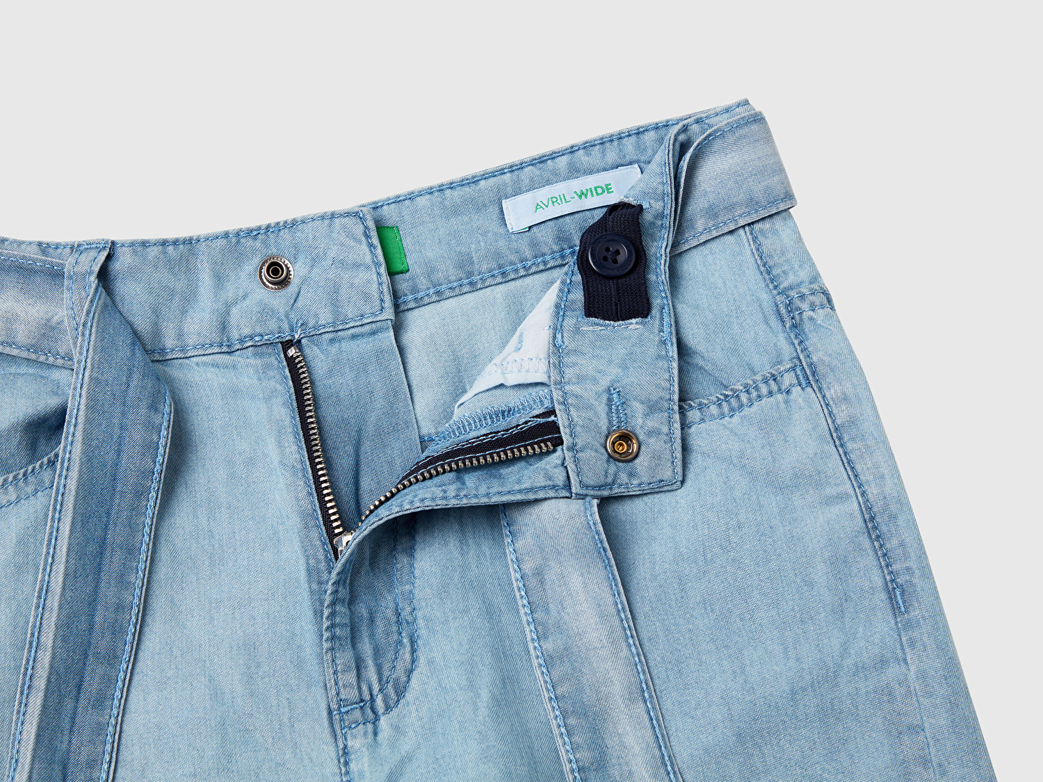 Benetton Kız Çocuk Açık Denim %100 Liyosel Beli Kuşaklı Wide Fit Denim Pantolon