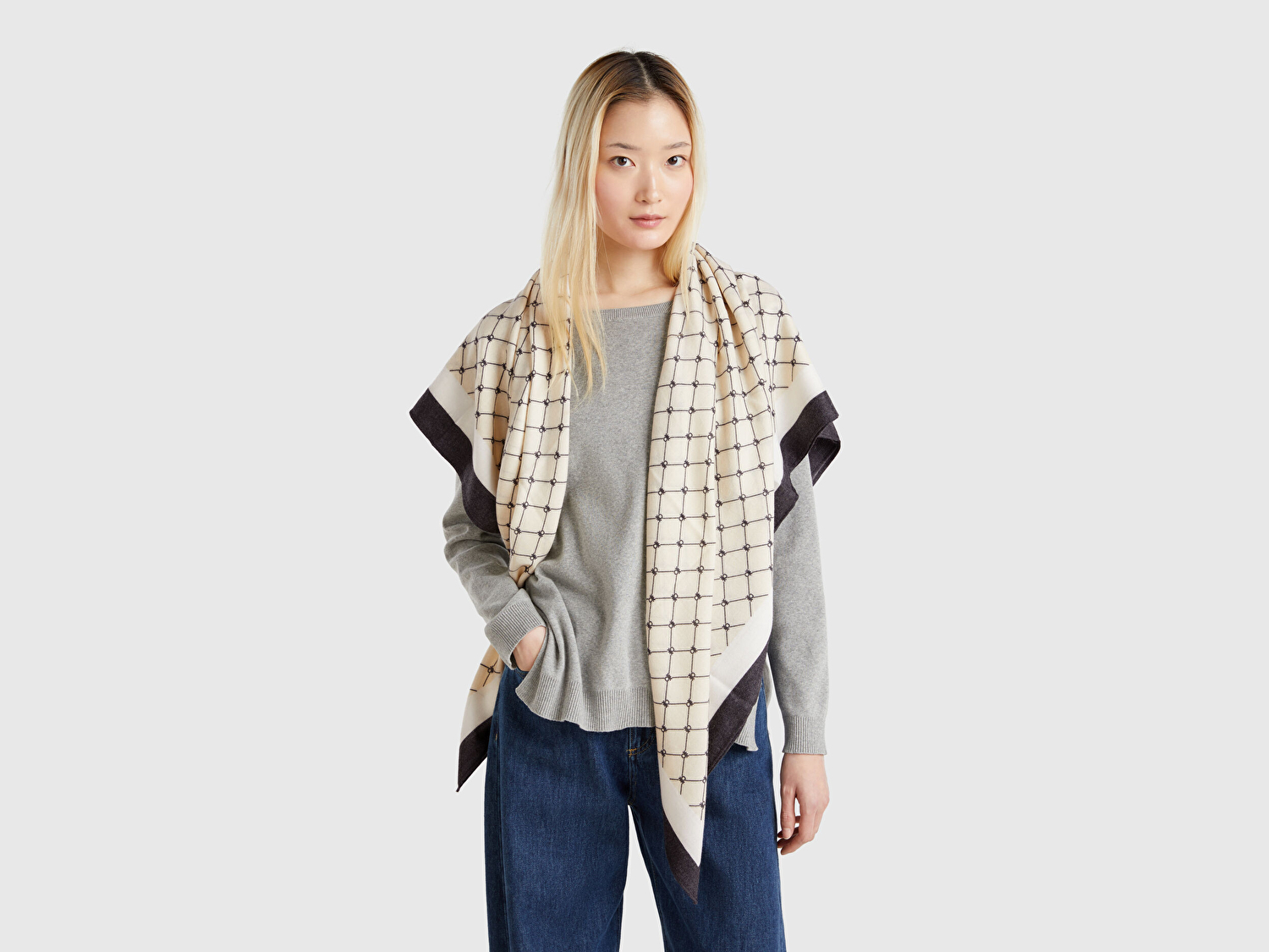 Kadın Krem Viskoz Karışımlı Kontrastlı İki Renkli Jakarlı Fular