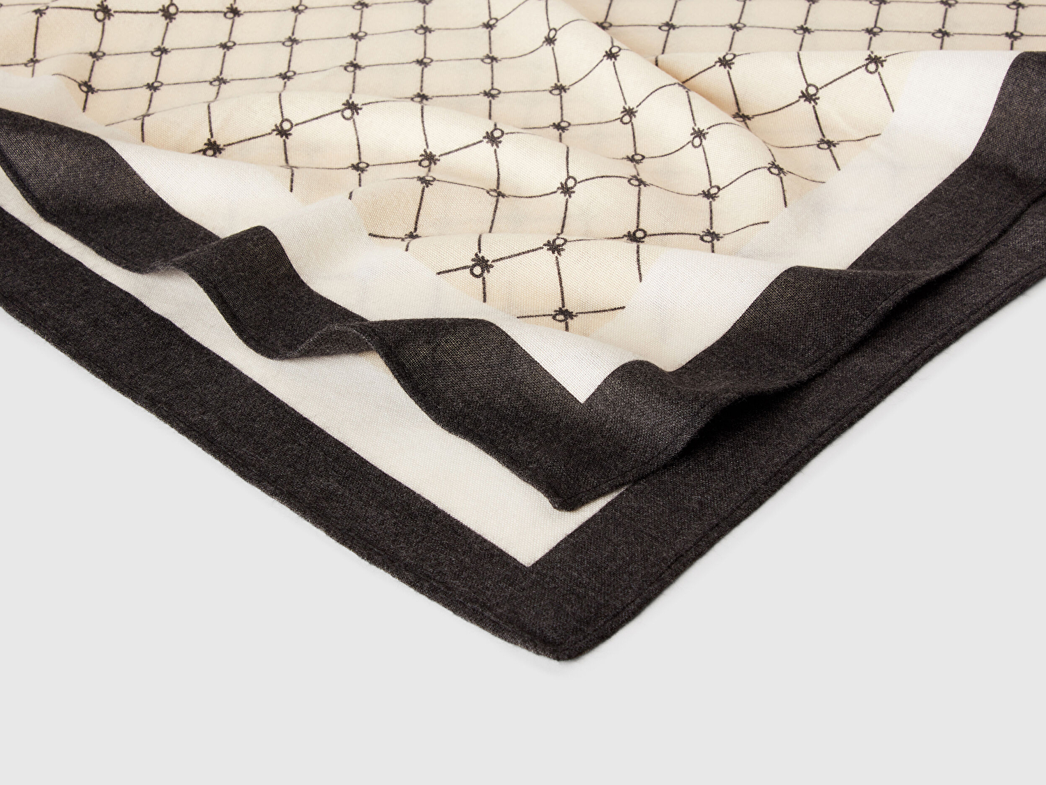 Kadın Krem Viskoz Karışımlı Kontrastlı İki Renkli Jakarlı Fular