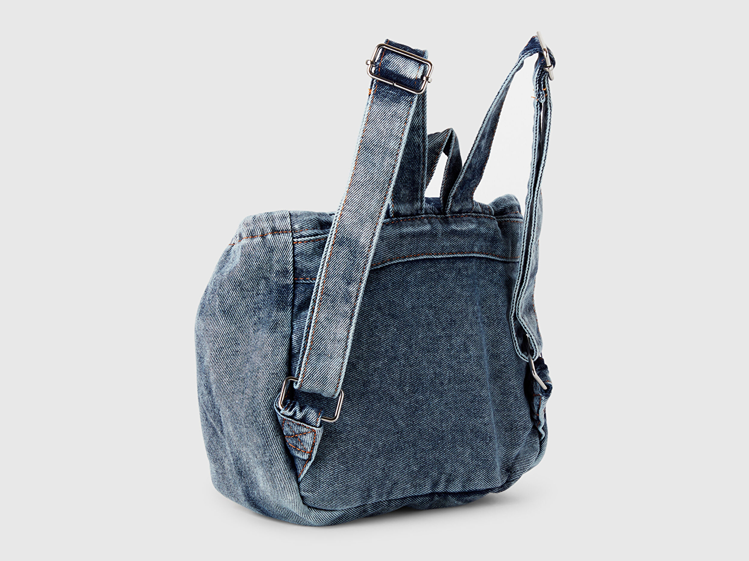 Benetton Kız Çocuk Denim Yıkama Efektli Logolu İpli Kapaklı Sırt Çantası
