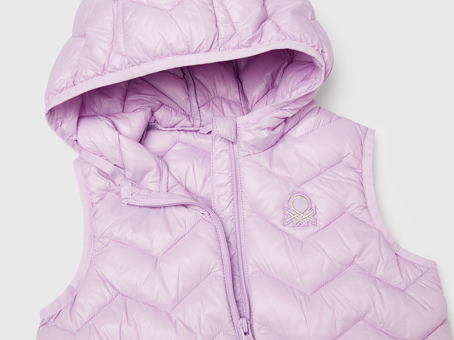 Benetton Kız Bebek Lila Simli Logo İşlemeli Kapüşonlu Yelek