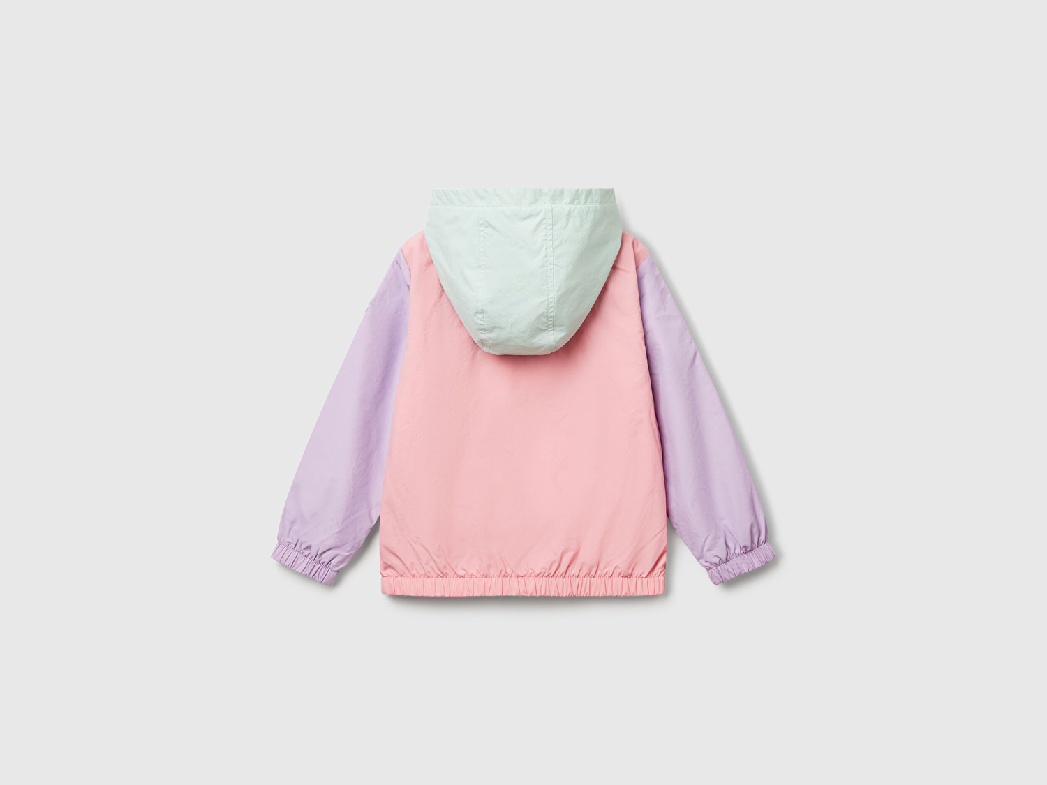 Benetton Kız Bebek Pembe Mix Kolu Logo Detaylı Astarlı Kapüşonlu Yağmurluk