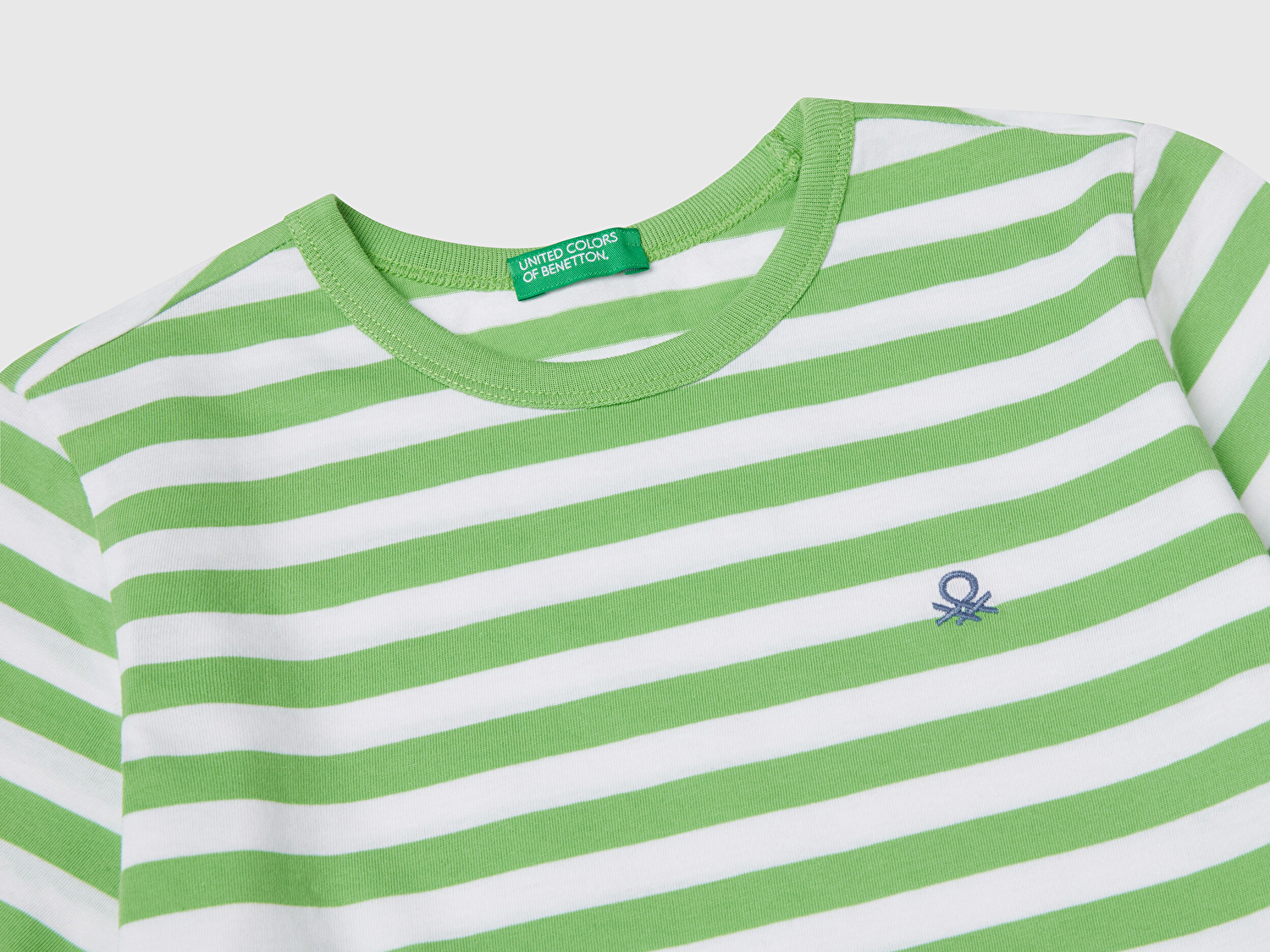 Benetton Erkek Çocuk Fıstık Yeşili Çizgili Önü Logo İşlemeli T-Shirt