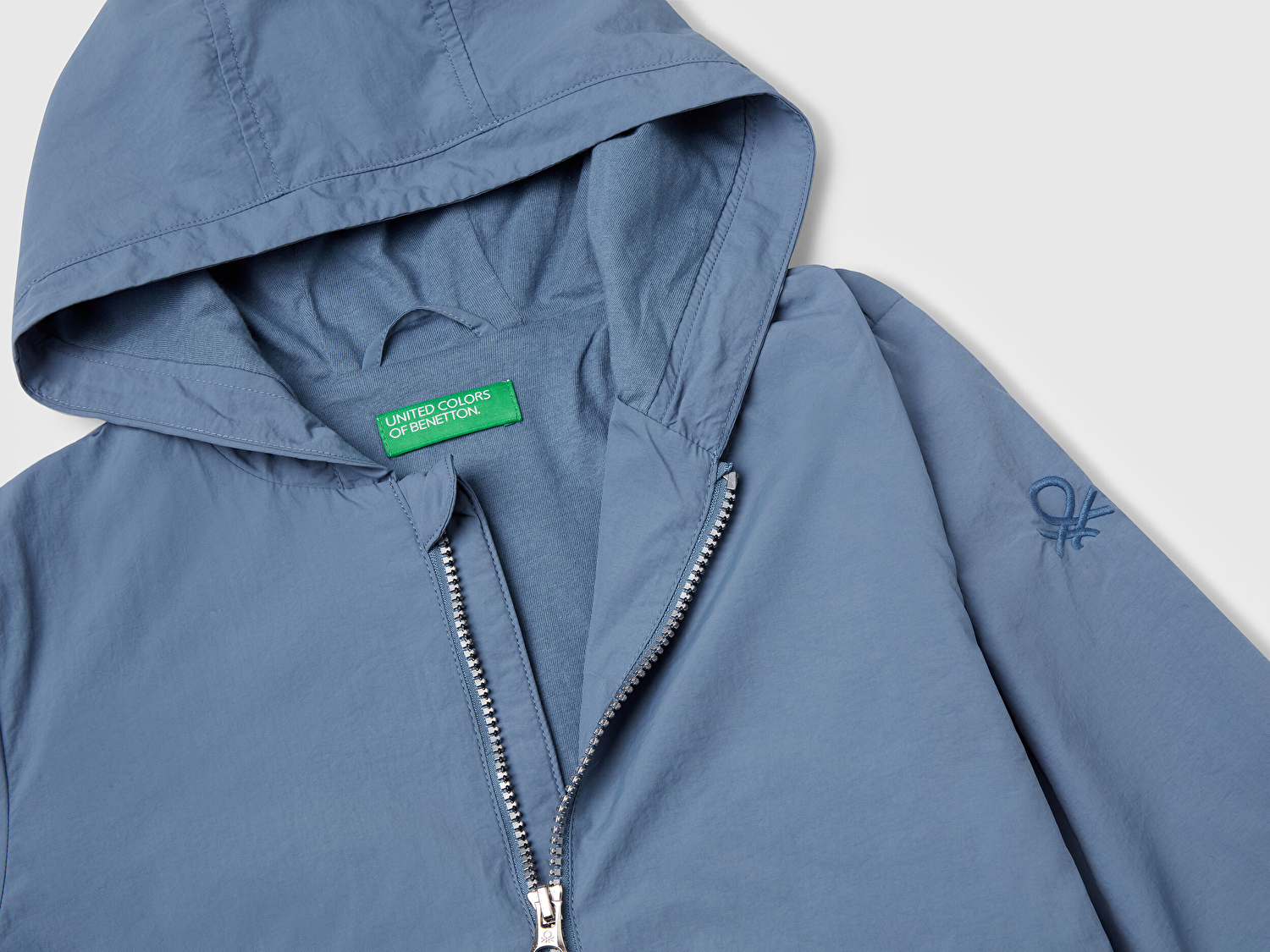 Benetton Erkek Çocuk Havacı Mavi Kolu Logo Detaylı Astarlı Kapüşonlu Yağmurluk