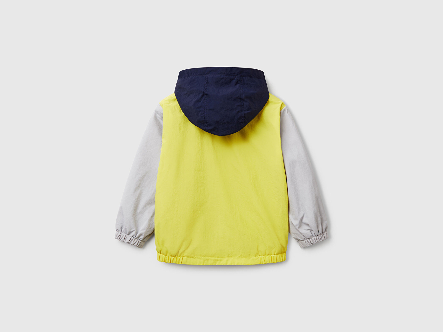 Benetton Erkek Bebek Sarı Kolu Logo Detaylı Astarlı Kapüşonlu Yağmurluk