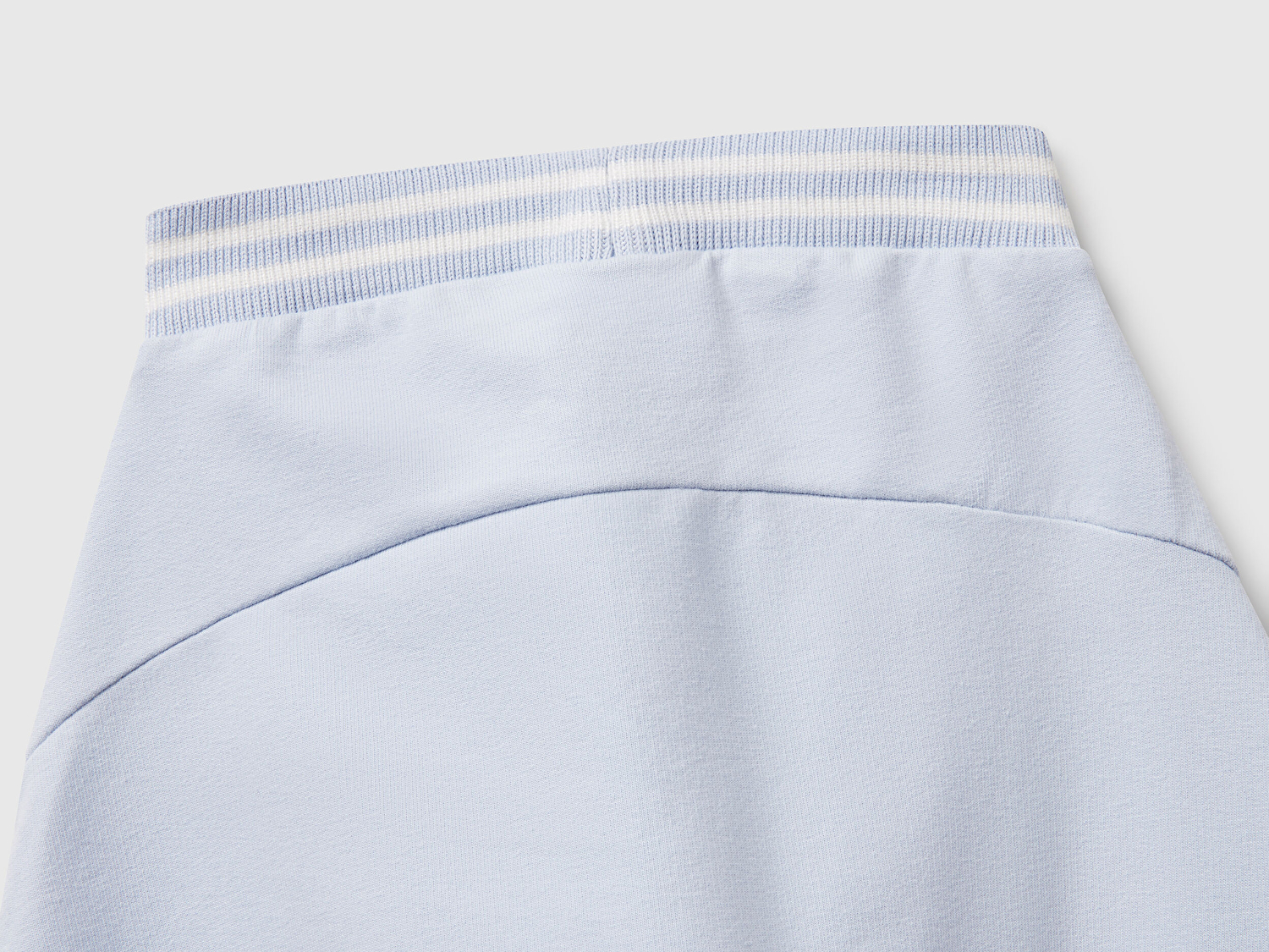 Benetton Bebek Beyaz-Mavi Baskılı Reglan Kol Üst ve Beli Büzgülü Eşofman Takım