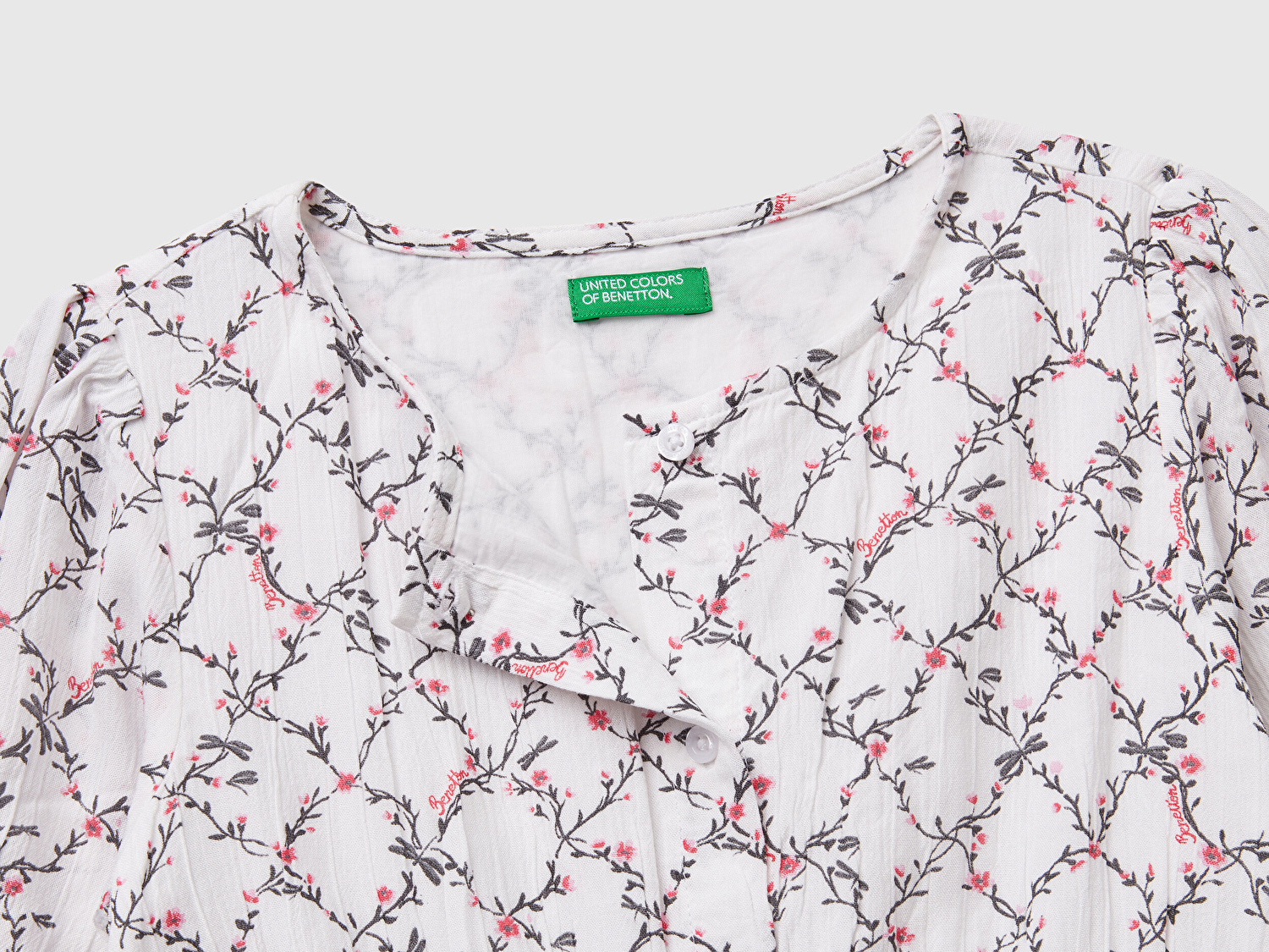 Benetton Kız Çocuk Beyaz Mix Viskozlu Desenli Önü Düğmeli Pileli Katlı Kısa Kollu Elbise