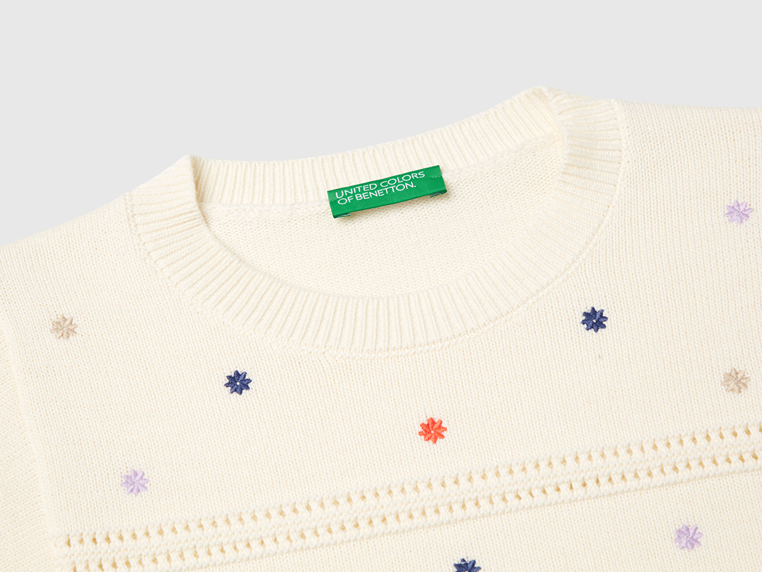 Benetton Kadın Krem %100 Pamuk Desenli Yarım Kol Regular Fit Bisiklet Yaka Kazak