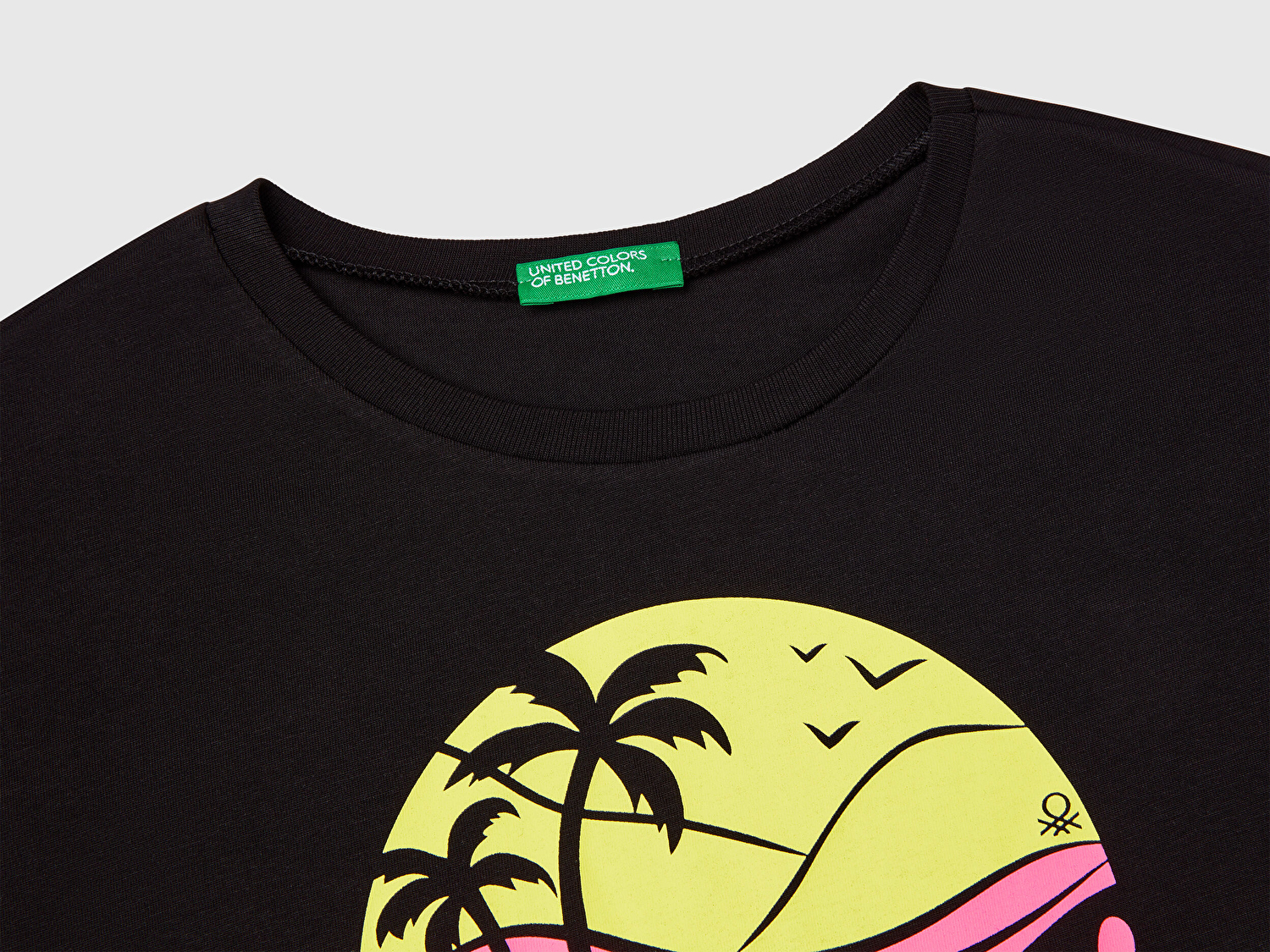 Benetton Kız Çocuk Siyah Grafik Baskılı Kısa Kollu T-Shirt
