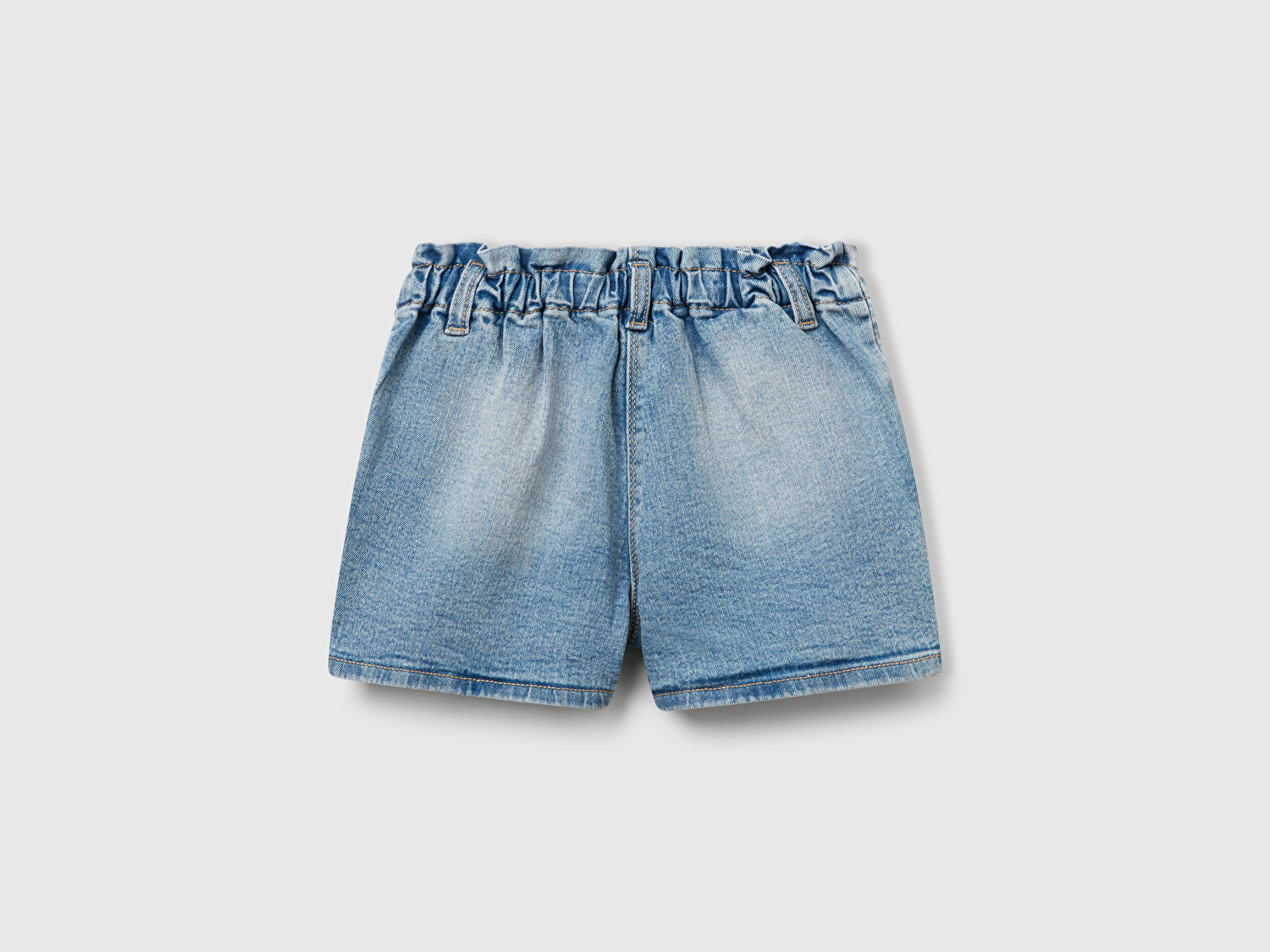 Benetton Kız Bebek Açık Denim Logolu Taş Yıkama Beli Lastikli Streç Denim Şort