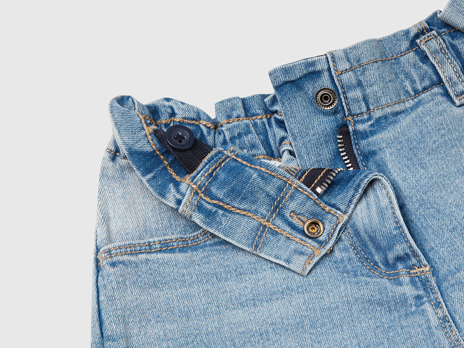 Benetton Kız Bebek Açık Denim Logolu Taş Yıkama Beli Lastikli Streç Denim Şort
