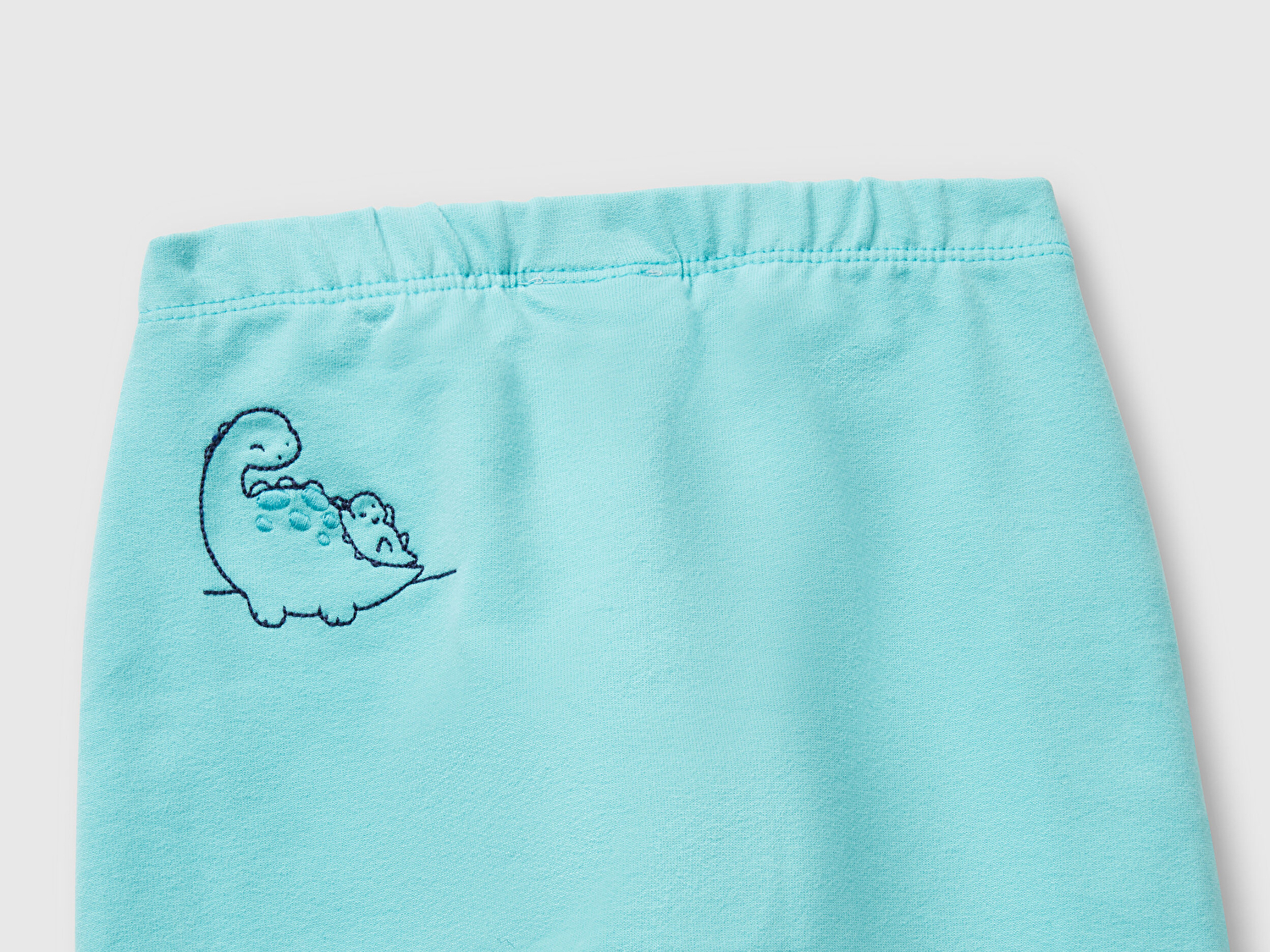 Benetton Bebek Ekru Desenli Ribanalı Sweatshirt ve Beli Lastikli Eşofman Altı Takım