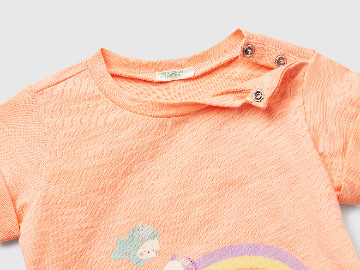 Benetton Bebek Yavruağzı Önü Baskılı Omzu Çıtçıtlı Manşet Detaylı T-Shirt