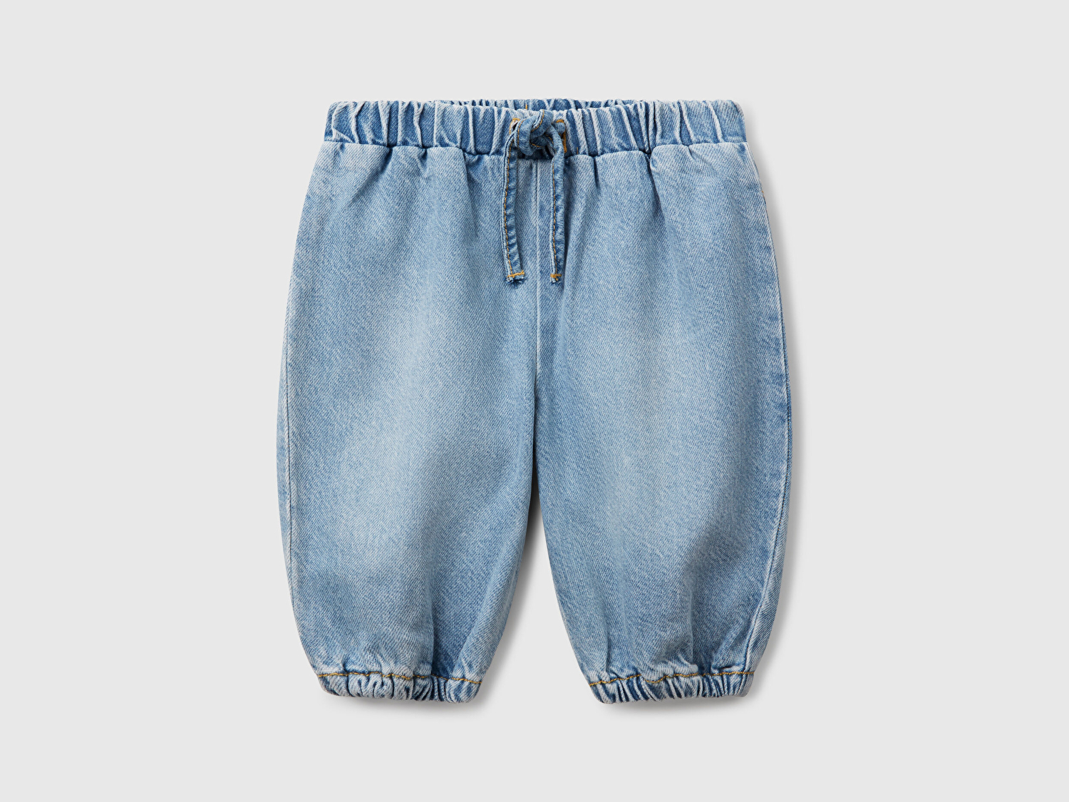 Benetton Bebek Denim Logolu Beli ve Paçası Lastikli Büzgü İpli Denim Pantolon
