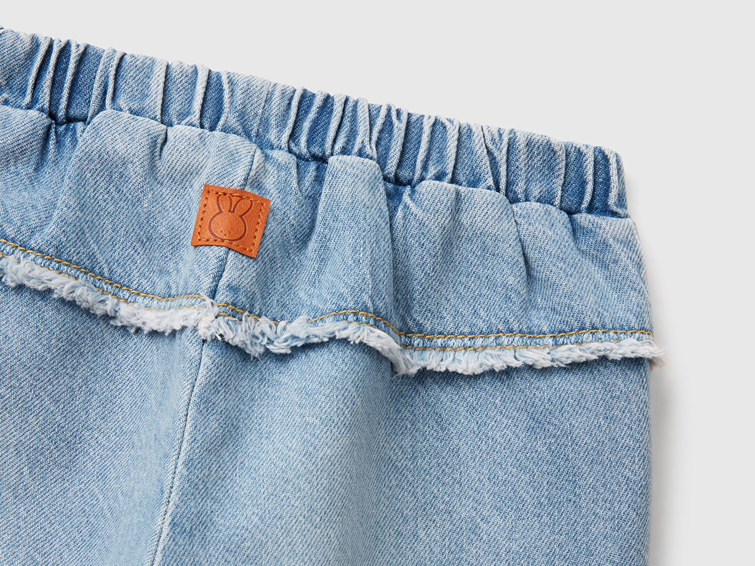 Benetton Bebek Denim Logolu Beli ve Paçası Lastikli Büzgü İpli Denim Pantolon
