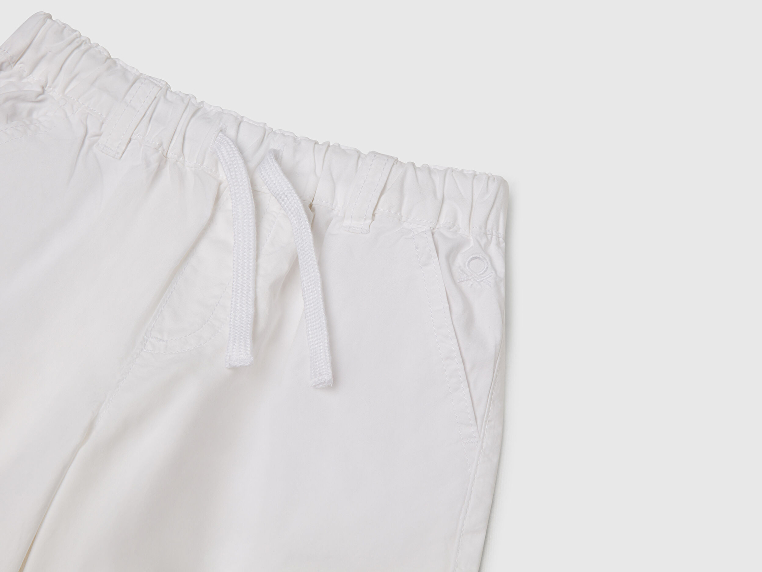 Benetton Erkek Bebek Beyaz Beli Büzgü İpli Bermuda Şort