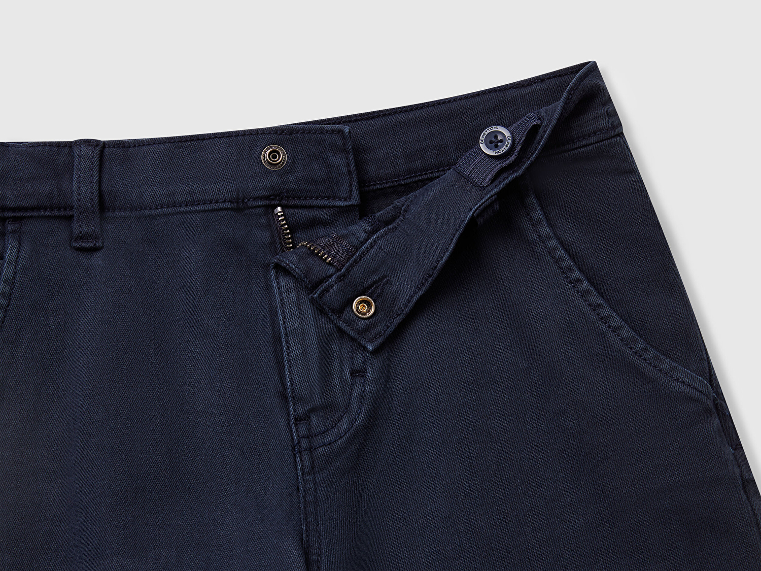 Benetton Erkek Çocuk Lacivert Logo İşlemeli Denim Görünümlü Streç Bermuda Şort