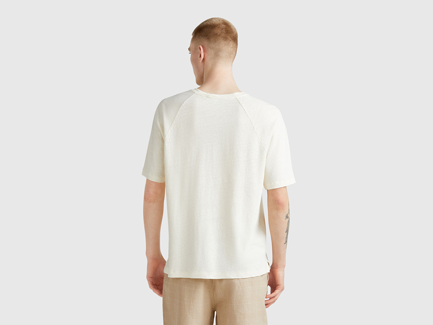 Benetton Erkek Taş Rengi Pamuk ve Keten Karışımlı Reglan Kol Relax Fit T-Shirt