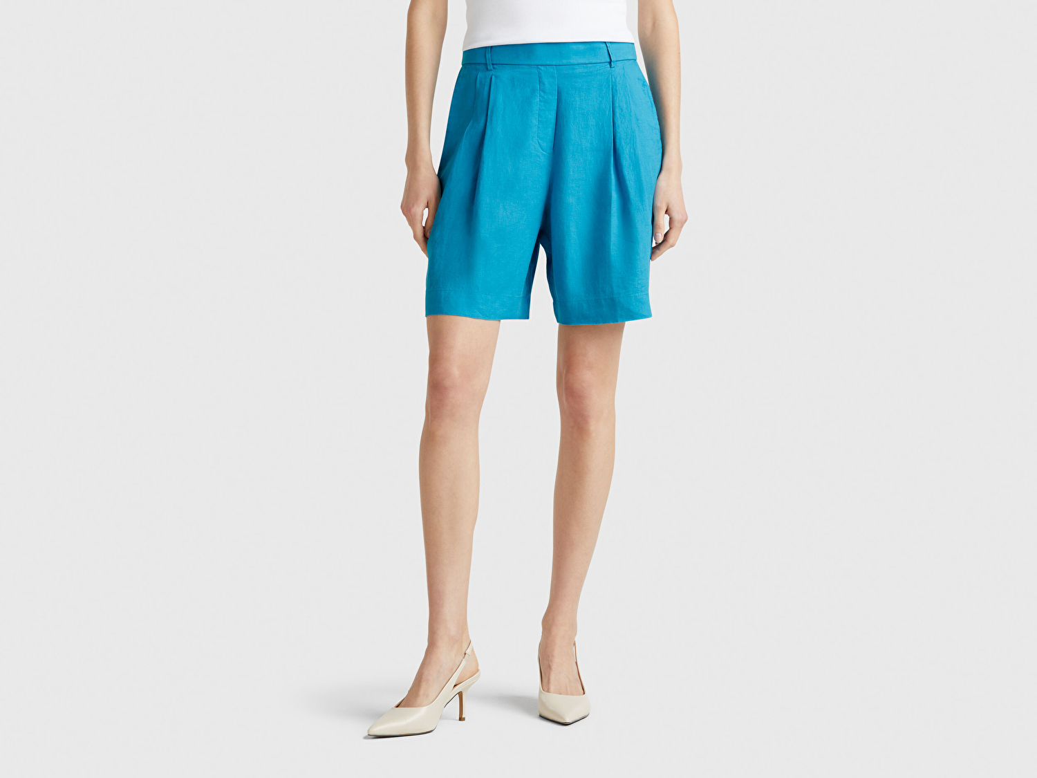Benetton Kadın Mavi %100 Keten Arka Beli Lastikli Pileli Relax Fit Bermuda Şort