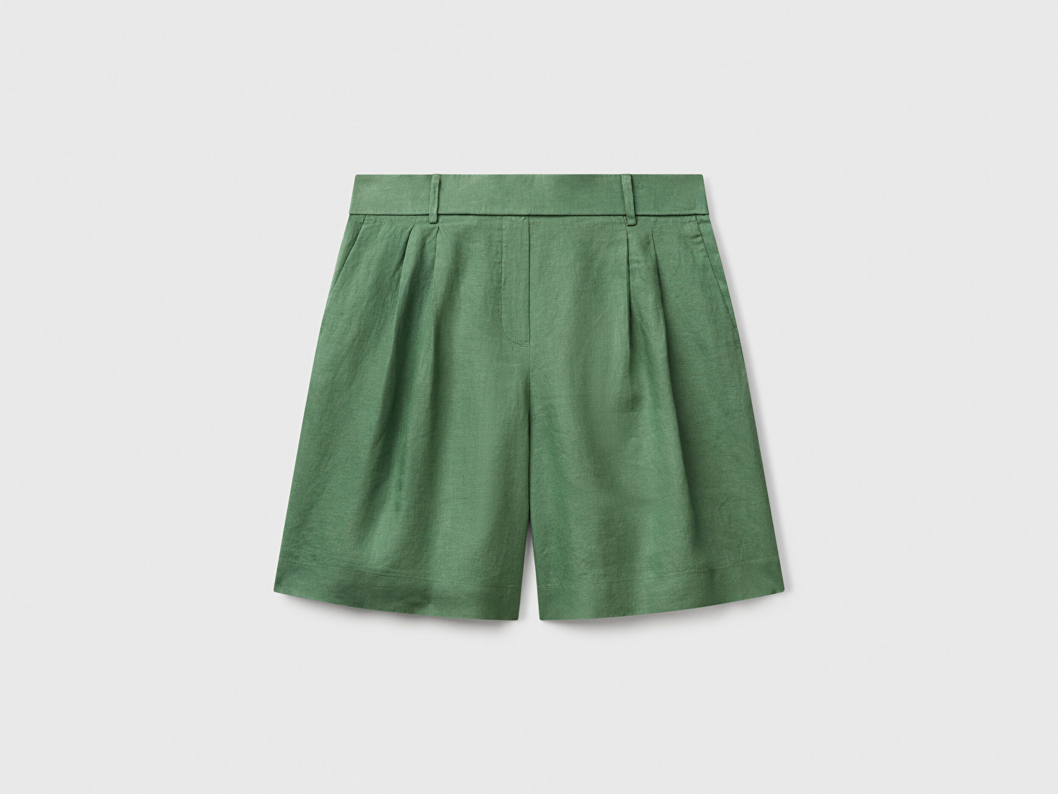 Benetton Kadın Açık Yeşil %100 Keten Arka Beli Lastikli Pileli Relax Fit Bermuda Şort