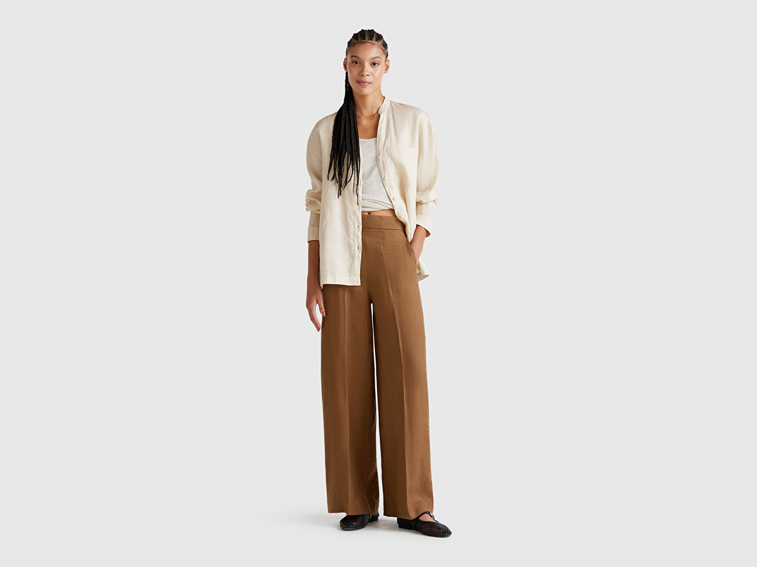 Benetton Kadın Taş Rengi %100 Keten Sol Önü Cepli Oversize Mandarin Yaka Gömlek