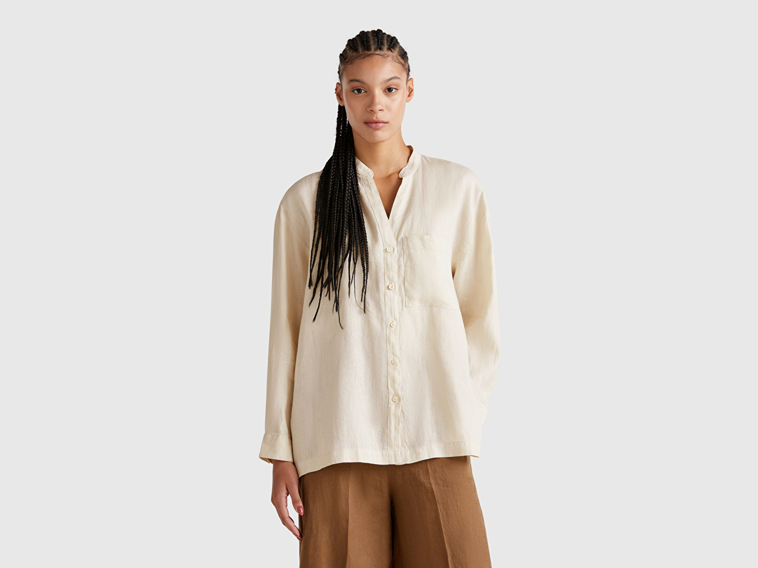 Benetton Kadın Taş Rengi %100 Keten Sol Önü Cepli Oversize Mandarin Yaka Gömlek