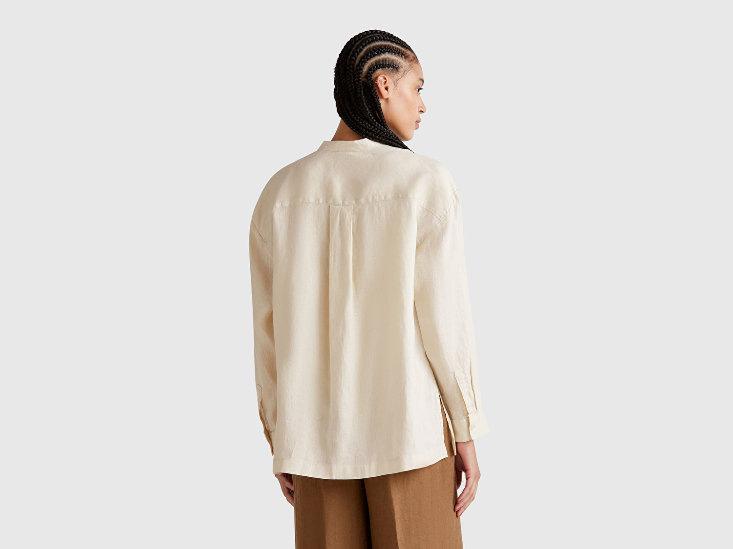 Benetton Kadın Taş Rengi %100 Keten Sol Önü Cepli Oversize Mandarin Yaka Gömlek