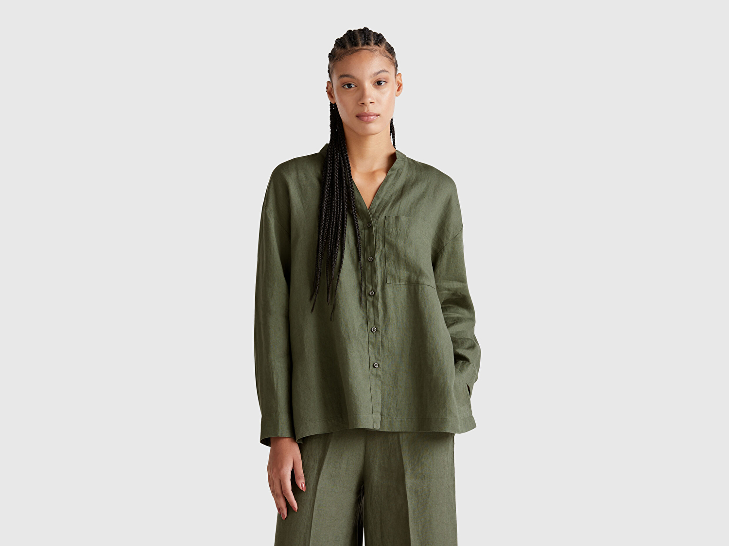 Benetton Kadın Haki %100 Keten Sol Önü Cepli Oversize Mandarin Yaka Gömlek