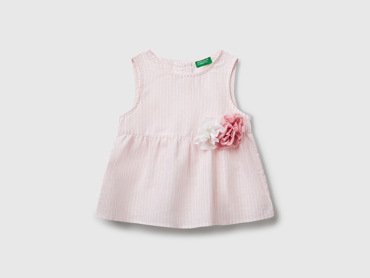 Benetton Kız Bebek Toz Pembe Keten Karışımlı Tamamı Desenli Çiçek Aplikeli Arkası Düğmeli Kolsuz Gömlek